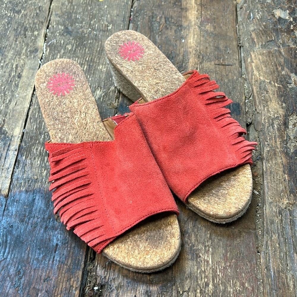 UGG DANES ESPADRILLES WEDGE SANDALS -TANGO RED FRINGE SUEDE Size 8